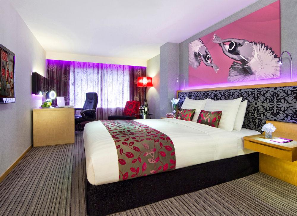 Kew Wanchai Отель 4*