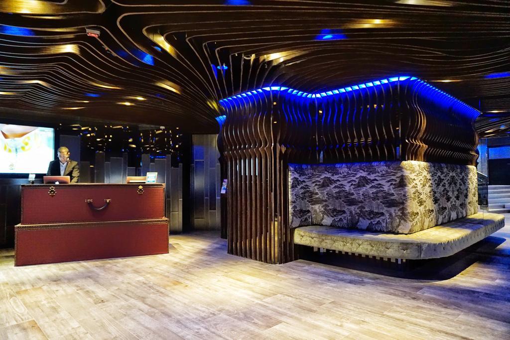 Kew Wanchai 4*